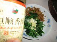 家常菜金针菇拌菠菜做法图解8)