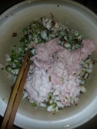美味的香菇肉包做法图解8)