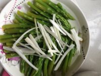 家常菜白灼芦笋做法图解3)