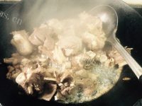 美味的新疆抓饭做法图解7)