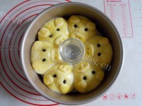 美味的挤挤小猪面包做法图解22)