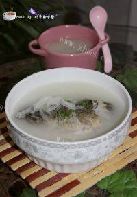 爽滑的萝卜丝鲫鱼汤