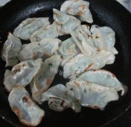 美味韭菜鸡蛋虾皮饺子做法图解7)