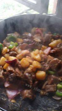 土豆牛肉做法图解9)
