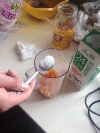 营养美食之木瓜牛奶做法图解2)