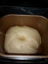 自制蜂蜜小餐包做法图解3)