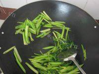 家常菜清炒芹菜做法图解7)