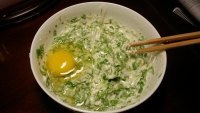 可口的鲍芹菜叶子饼做法图解5)