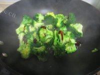 饱满的蚝油西兰花做法图解5)