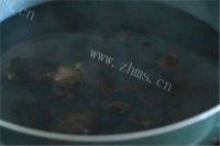 易做的菠菜拌木耳做法图解3)