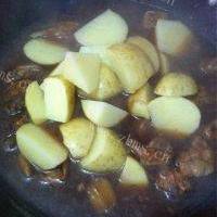 土豆鸡块炖粉皮的做法图解九