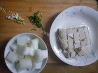 美味的豆腐冬瓜虾米汤做法图解2)