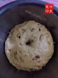 自制红糖红枣核桃面包做法图解13)