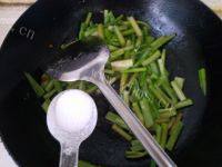 最爱的芹菜炒肉做法图解7)