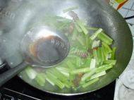 家常菜腊肉炒芹菜