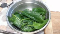美味的鸡蛋菠菜汤做法图解1)