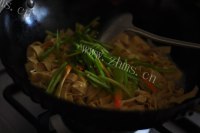 热腾腾的尖椒干豆腐做法图解9)