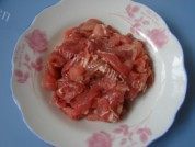 白菜梗炒肉做法图解2)