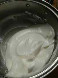 色香味浓的戚风蛋糕做法图解2)