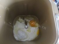 香气浓郁的酸奶沙拉肉松面包卷做法图解1)