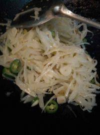家常菜酸辣土豆丝