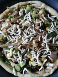 酸甜美味的蔬菜菠萝披萨做法图解5)