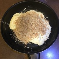 自制花生牛轧糖做法图解5)