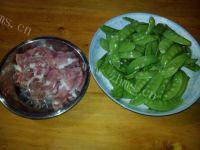 家常菜荷兰豆炒瘦肉做法图解1)