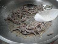 家常菜香菜炒肉丝做法图解9)