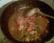 美味的排骨炖豆角做法图解5)