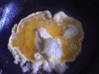 秀色可餐的鸡蛋炒粉条做法图解6)