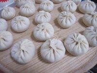 诱人的芹菜肉包子做法图解15)