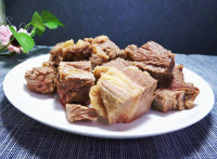 美味的土豆焖牛肉做法图解2)