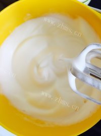 诱人的酸奶蛋糕做法图解7)