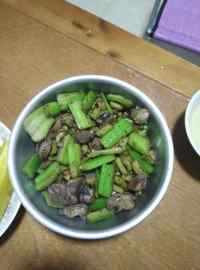 美味的酸辣鸡杂