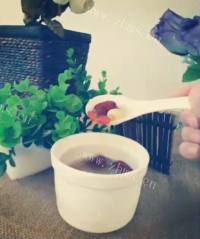 回味无穷的红枣银耳莲子羹