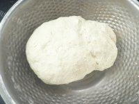 甜甜的豆沙卷做法图解2)
