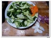 家常菜肉片黄瓜做法图解1)