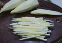 色香味俱全的茭白炒肉丝做法图解2)