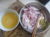 口感不错的洋葱炒鸡蛋做法图解1)