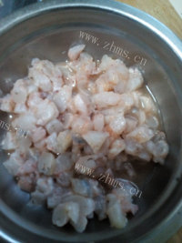 美味的韭菜虾仁水饺做法图解4)