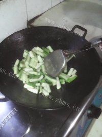 虾皮炒黄瓜做法图解1)