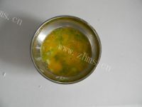 美味的葱香鸡蛋饼做法图解4)