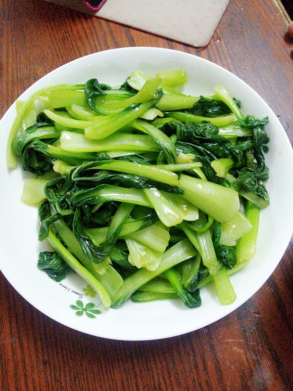 热腾腾的清炒小油菜