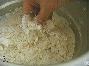 美味的青菜大肉包做法图解3)