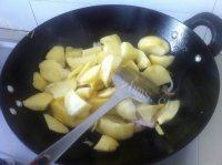口感好的土豆炖肉做法图解7)