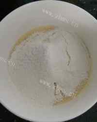 香甜可人的彩绘紫薯芒果蛋糕卷做法图解3)
