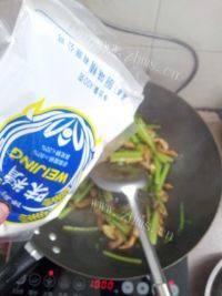 家常芹菜炒猪肉做法图解11)