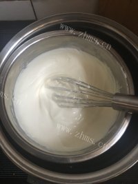 色泽鲜亮的抹茶芝士蛋糕做法图解3)