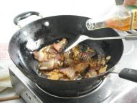 家常菜萝卜干炒腊肉做法图解6)